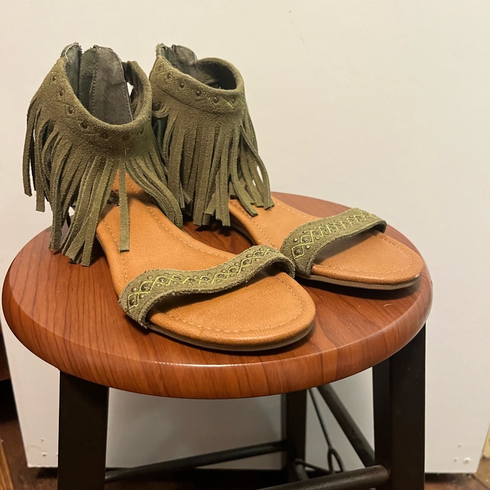 Minnetonka Sandals